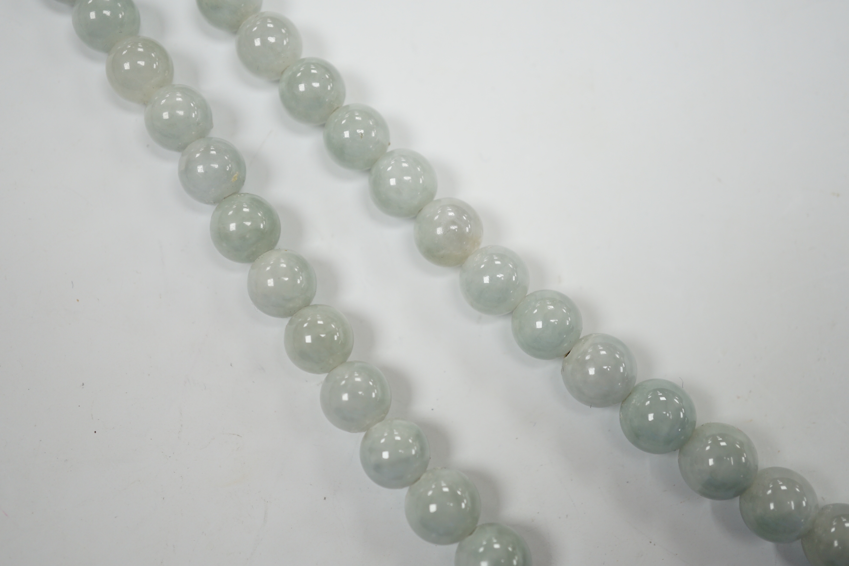 A single strand graduated jade bead necklace, with high carat yellow metal clasp, 46cm.